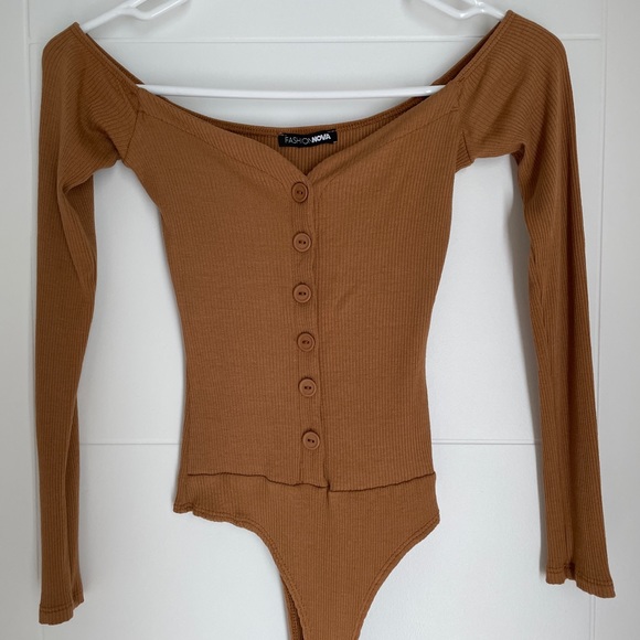 Off Shoulder Ribbed Bodysuit - Picture 3 of 4